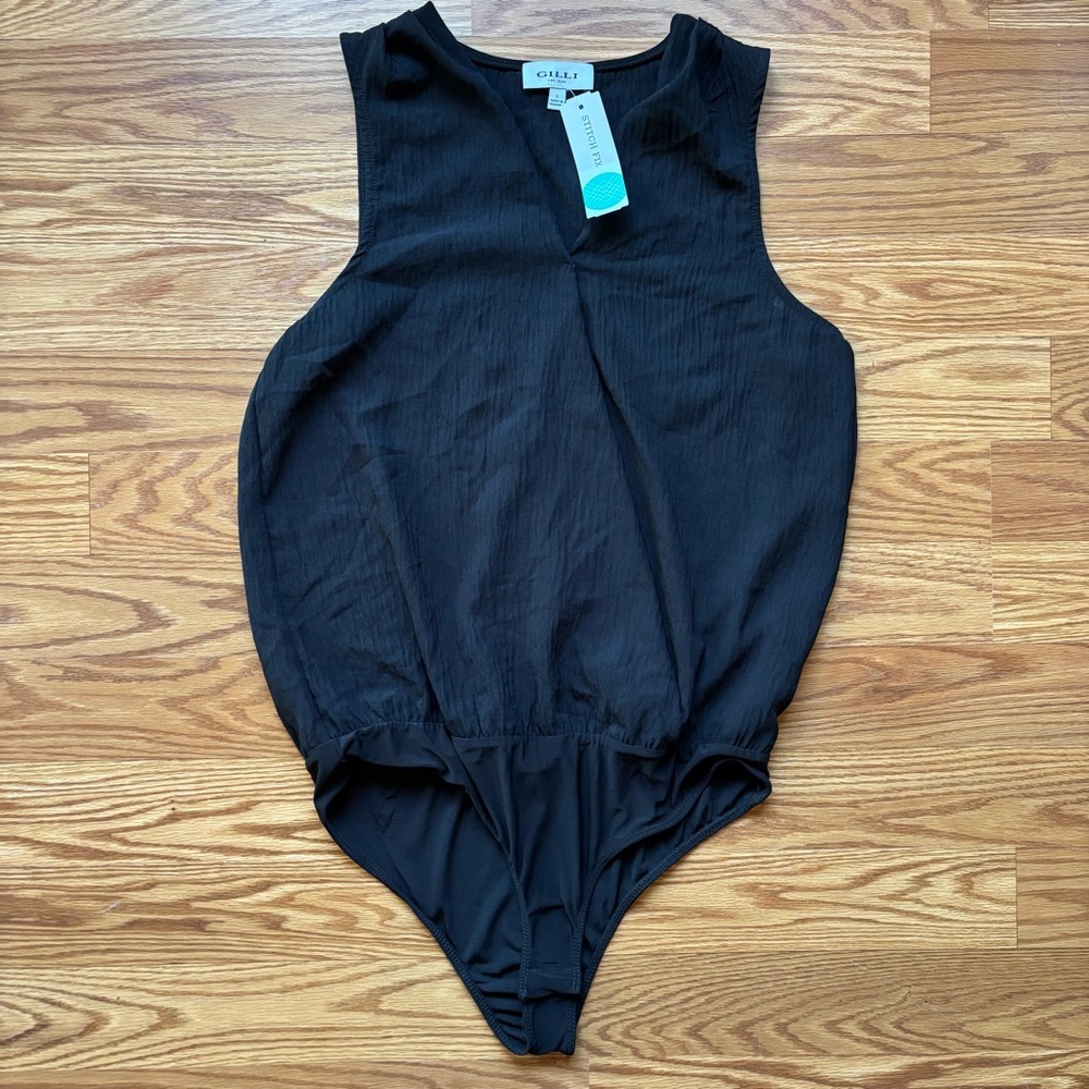 Gilli Black Bodysuit‎ NWT Tank Sleeve Size Large Casual Vneck Top